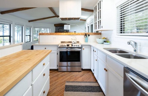 Tofino House | Surfside Lodge-Right on Chesterman, Sauna, Hot Tub
