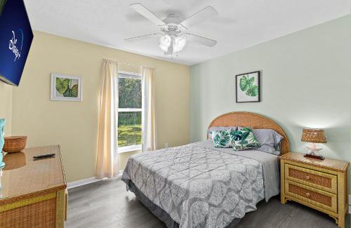 Indialantic House | Surfside Paradise Retreat - 3BR and 2BA Duplex, Grill, DOG FRIENDLY - Close to the Beach!