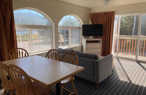 Rockaway Beach Hotel | Surfside Resort