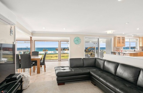 Warilla House | Surfside Solace - 5 bedroom family home with stunning views of Ocean