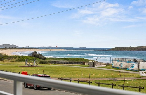 Warilla House | Surfside Solace - 5 bedroom family home with stunning views of Ocean