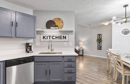 Lincoln House | Surfside Villa by Capitol Beach with Pool!