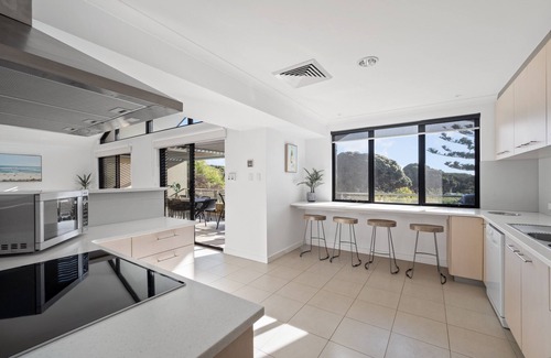 Yallingup House | Surfside Villa: Yallingup Beach Group Getaway