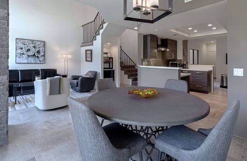 La Quinta Condo | Surreal Location, Mtn & Lake Views! PGA W Home Steps from Pool/Spa 3BD-#110767