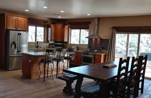 Joshua Tree House | Surrounded by gorgeous natural desert landscape. Jacuzzi spa. Amazing views.