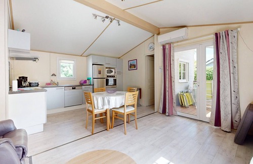 Sainte Gemme House | Surrounded by several lakes, this bright vacation home is set in family-friendly grounds.