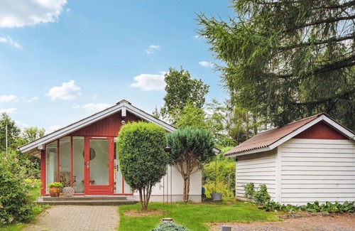Farvang House | Surrounded by waters, forests and meadows, this friendly cottage welcomes you.