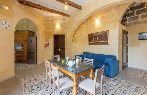 Kercem House | Surwig Gozitan Villa & Pool, Kercem Gozo, Malta