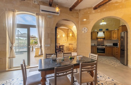 Kercem House | Surwig Gozitan Villa & Pool, Kercem Gozo, Malta
