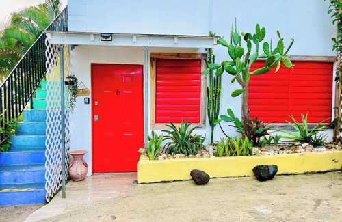 Ceiba Apartment | Sustainable Sanctuary: Sun-Drenched Residence Close to Ferry & Bio-Lagoon
