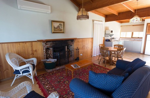 Pokolbin Cottage | Sutherland cottage - vineyard getaway