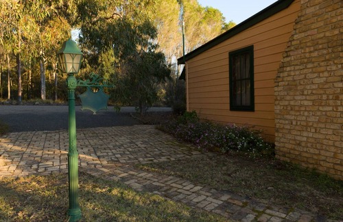 Pokolbin Cottage | Sutherland cottage - vineyard getaway