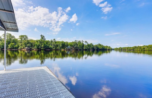 Fanning Springs House | Suwannee River Retreat: Dock & Screened Porch!