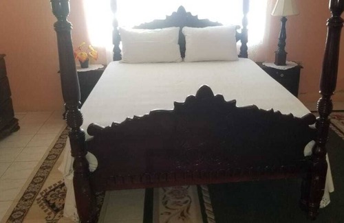 Lucea Bed & Breakfast | Suzette's Homestay
