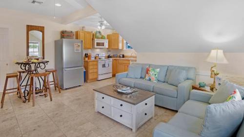 Uptown - Upper Duval Apartment | Suzys Parrot Perch by Last Key Realty