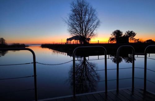Klaipeda District Municipality Boat Rental | Svencele Boats namas-laivas su sauna reikalingos laivavedžio teisės