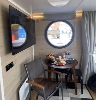 Klaipeda District Municipality Boat Rental | Svencele Boats namas-laivas su sauna reikalingos laivavedžio teisės