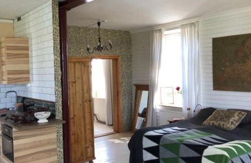 Kivik House | Svinaberga Skola. Eget boende i gammal skolsal.