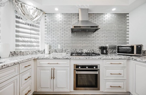 El Capitan Ranch House | SVS: Cozy 2-Bedroom in Las Vegas - Perfect for Up to 6 Guests!