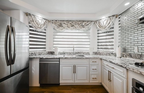 El Capitan Ranch House | SVS: Cozy 2-Bedroom in Las Vegas - Perfect for Up to 6 Guests!