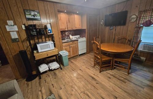Oakland House | Swallow Falls Cabin 1