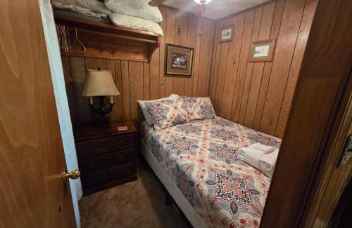 Oakland House | Swallow Falls Cabin 1