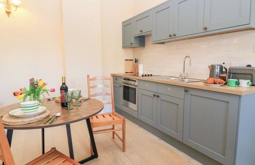 Cheltenham Cottage | SWALLOW STUDIO, pet friendly, with a garden in Andoversford