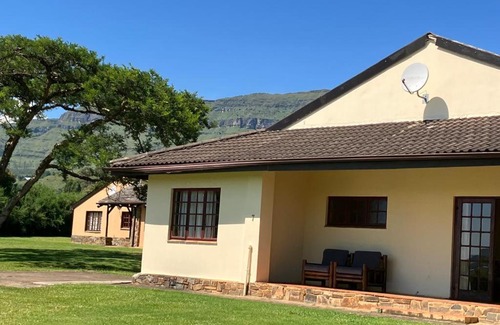 Dragon Peaks House | Swallowfield Estate 7 & 12 Wits End
