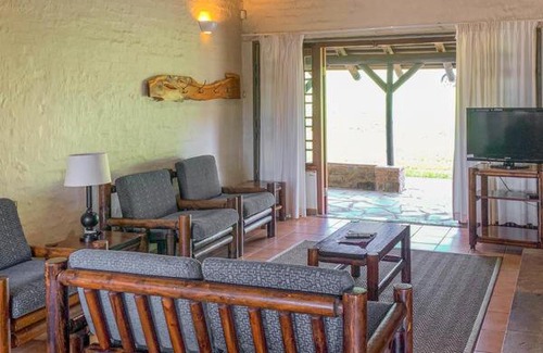 Dragon Peaks House | Swallowfield Estate 7 & 12 Wits End