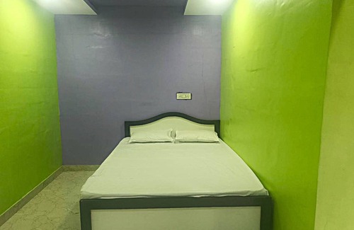 Akalkot Hotel | Swami Om Bhakt Nivas