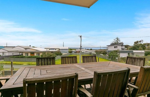 Surf Beach House | Swan Bay Views