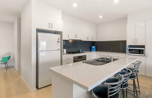 Surf Beach House | Swan Bay Views - sleeps 13