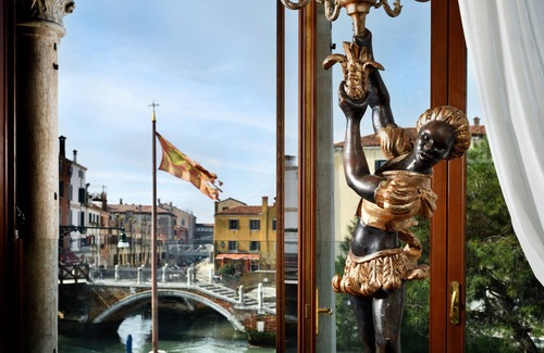 Santa Croce Apartment | SWAN Dolce Vita, Luxurious Venetian Getaway with Exclusive Amenities