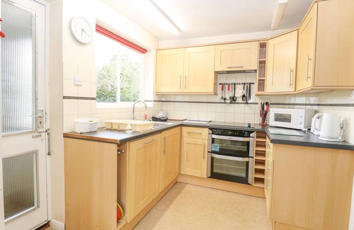 Horning Cottage | SWAN DYKE COTTAGE, pet friendly, country holiday cottage in Horning