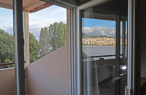 Kastoria Apartment | Swan Lake Front Apartment