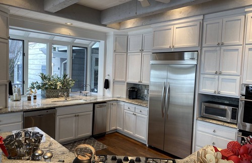 Bigfork House | Swan Lake House - 6 Bed 6.5 Bath - Sleeps 12 - 200 ft ON WATER Heated Driveway