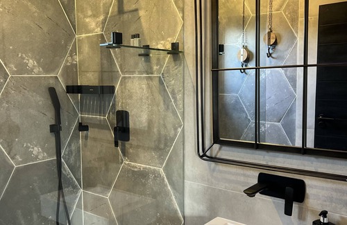 Benoni Cabin | Swan Lake Suites