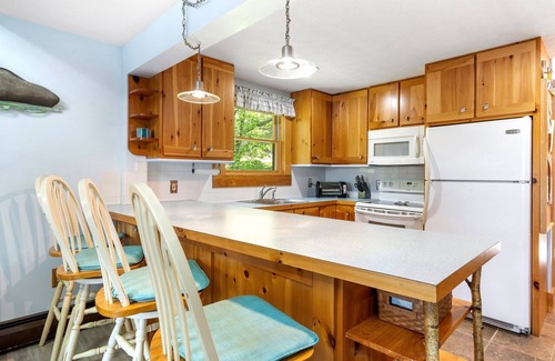 Lyman House | Swan Song – Private, Waterfront Home for 8! Great Amenities, Great Location