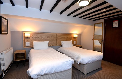 Thatcham Hotel | Swan, Thatcham by Marston’s Inns