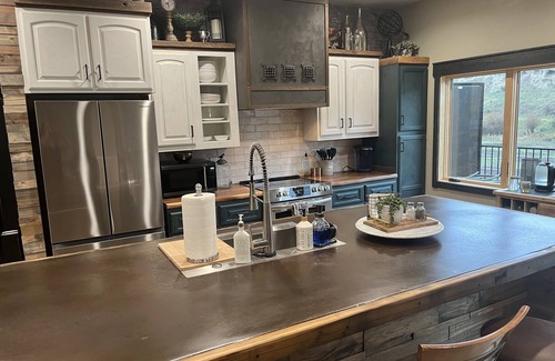 Swan Valley House | Swan Valley Modern Vintage Bayhome. Awesome view of Rainey Creek. Sleeps 5.