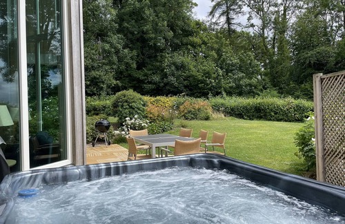 Eleighwater Cottage | SWANDOWN, 14 GOLDENHAYE, pet friendly in Cricket St. Thomas