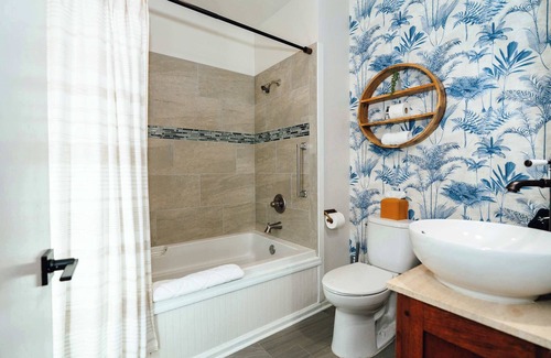 Historic Railroad District House | Swank Boutique Suites | King with Soaking Tub