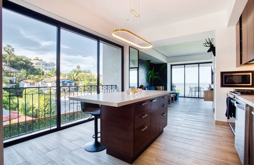 South Shore Hotel Area Condo | Swanky Ocean Views w/Pool & BBQ
