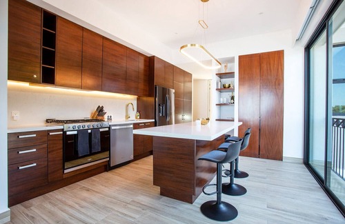 South Shore Hotel Area Condo | Swanky Ocean Views w/Pool & BBQ