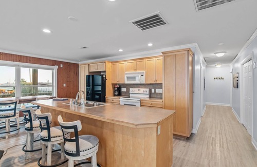 Swansboro Apartment | Swansboro's "Seaside Bliss" Apartment! ★Epic Sunsets★Walk Everywhere! ★Dock
