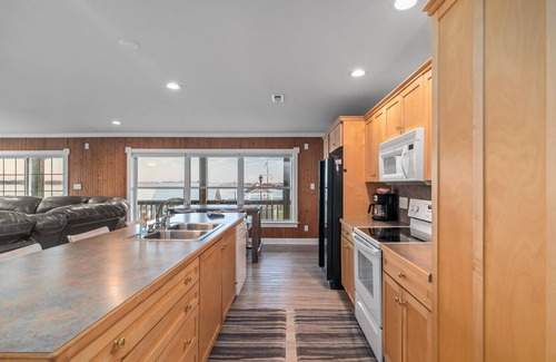 Swansboro Apartment | Swansboro's "Seaside Bliss" Apartment! ★Epic Sunsets★Walk Everywhere! ★Dock