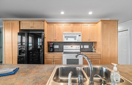 Swansboro Apartment | Swansboro's "Seaside Bliss" Apartment! ★Epic Sunsets★Walk Everywhere! ★Dock