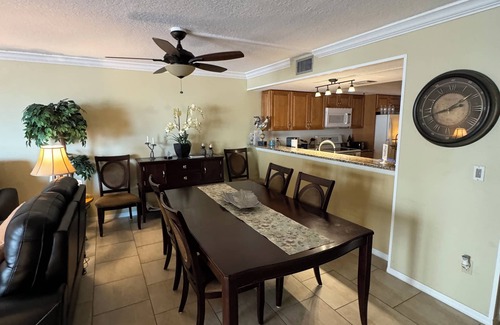 Indian Shores Condo | Swedish owned Spacious Condo with view over the large pool area and the beach