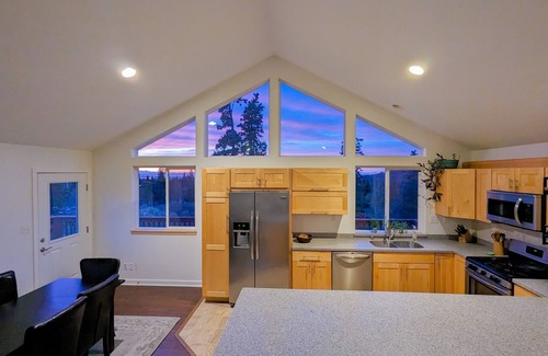 Bear Valley House | Sweeping mountain and ski view escape near the city center with a hot tub