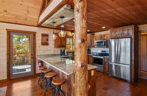 Mineral Bluff Cabin | Sweeping Mountain Views! Secluded, Fire pit, Hot tub, Gas Fireplaces, Game Room!